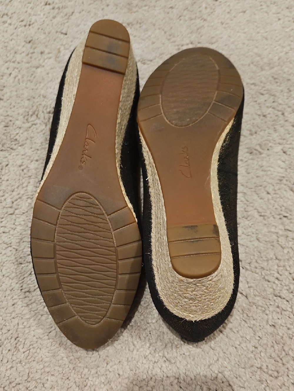 EUC Clarks Black Bronze Shimmery Women's Wedges Size 7.5 - Picture 5 of 6